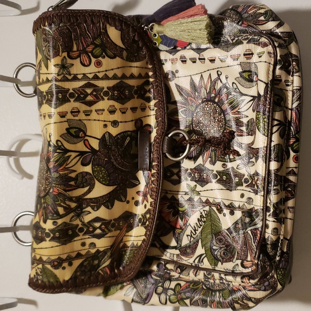 Vintage style Sakroots bag. Cute sachel